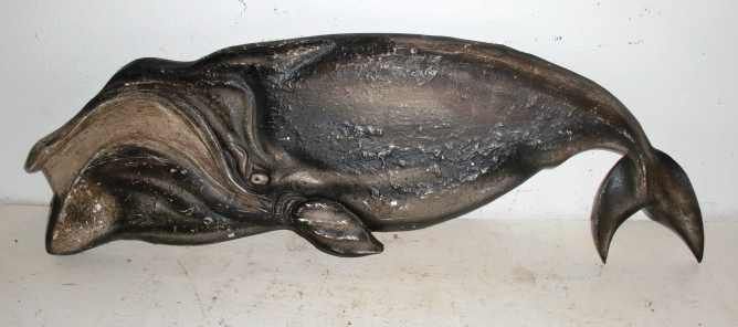 BEAUTIFUL LARGE FOLK ART WOODEN CARVED HUMPBACK WHALE  